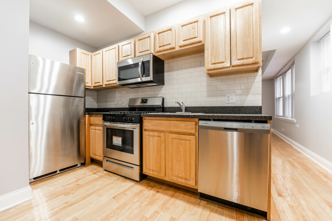 1001 W Sunnyside Ave in Chicago, IL - Building Photo