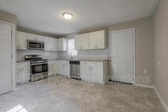 17250 Montgall Dr in Belton, MO - Building Photo - Building Photo
