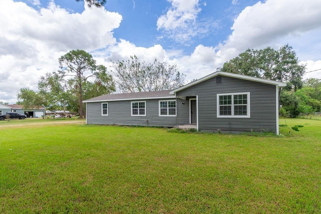 2744 W Shane St in Alvin, TX - Building Photo
