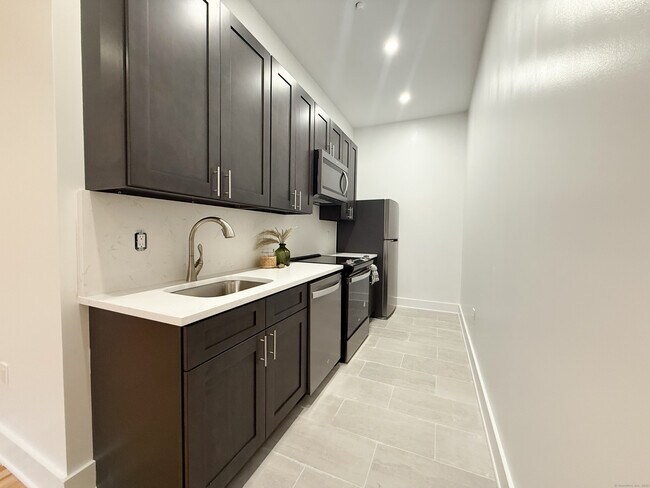 253 State St in New London, CT - Building Photo - Building Photo