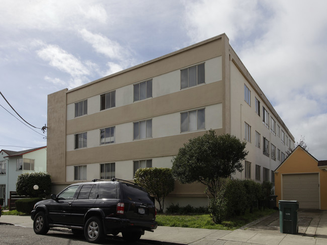 St. Lucia Apartments in Oakland, CA - Foto de edificio - Building Photo