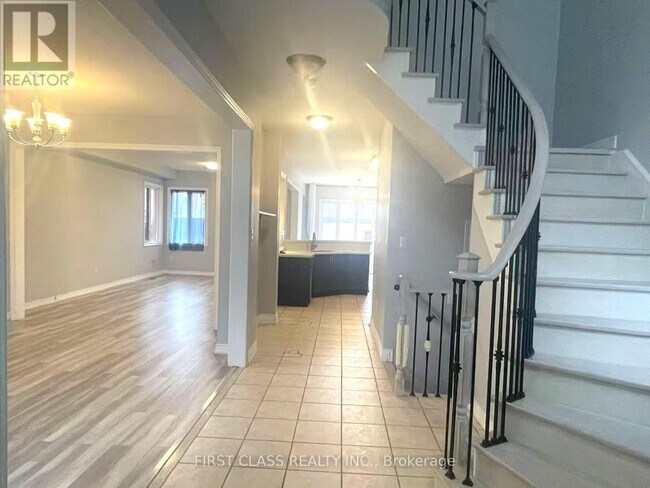 35 W Normandy Dr in Markham, ON - Building Photo - Building Photo