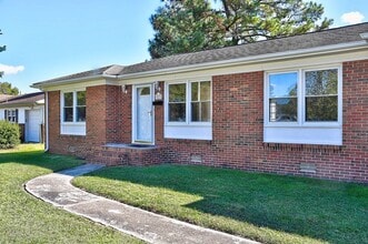 3817 Colonial Pkwy in Virginia Beach, VA - Foto de edificio - Building Photo