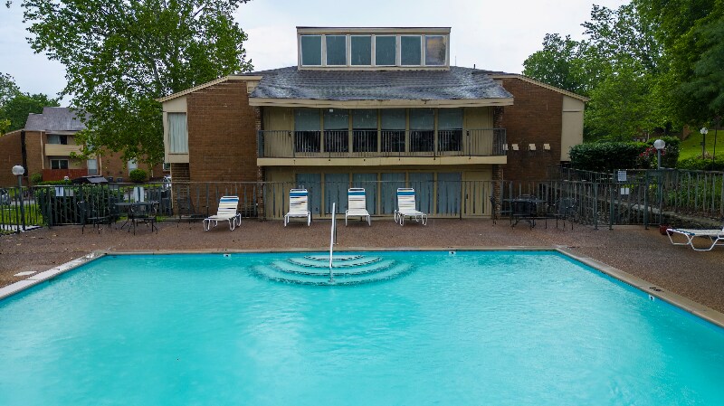 515 Basswood Ave in Nashville, TN - Foto de edificio