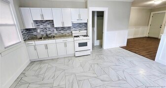 1514 Pembroke St in Bridgeport, CT - Building Photo