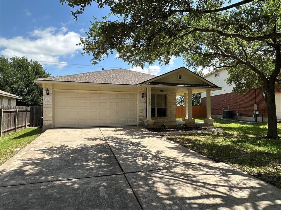 1600 McDowell Bend in Leander, TX - Building Photo
