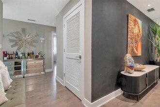 1120 E Kennedy Blvd in Tampa, FL - Foto de edificio - Building Photo