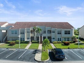 5900 Bahia Del Mar Cir N, Unit 238 in St. Petersburg, FL - Building Photo