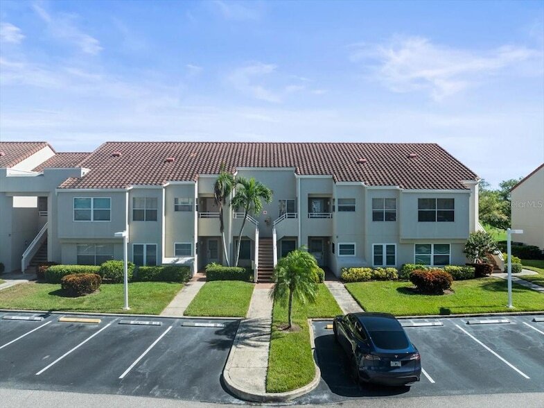 5900 Bahia Del Mar Cir N, Unit 238 in St. Petersburg, FL - Building Photo