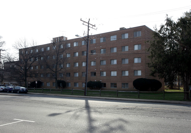 Quinton Arms in Arlington, VA - Building Photo - Building Photo