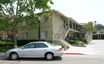 164 W Elmwood Ave in Burbank, CA - Building Photo - Building Photo