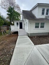 41 Hobson Ave in Saint James, NY - Building Photo - Building Photo