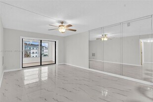 9355 SW 8th St in Boca Raton, FL - Building Photo