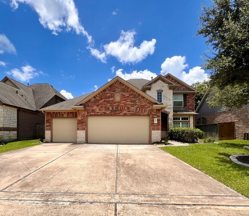 8002 Cedar Hawk Ln in Richmond, TX - Building Photo