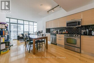 33-3533 Charles St E in Toronto, ON - Building Photo - Building Photo