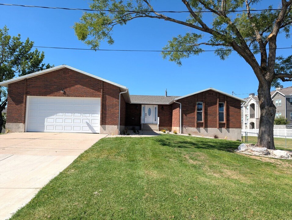 3362 W 4000 S in West Haven, UT - Building Photo