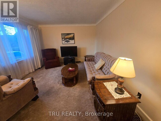 1 Joan St in Ottawa, ON - Building Photo - Building Photo