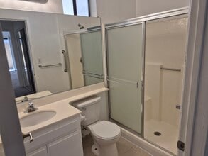 Dicken's Court Apartments in Sherman Oaks, CA - Building Photo - Building Photo