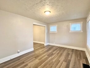 1121 Reservoir St in Hamilton, OH - Foto de edificio - Building Photo