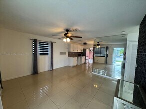 4578 NW 16th Ave in Tamarac, FL - Building Photo - Building Photo