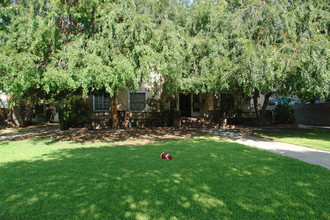 559-563 N Marengo Ave in Pasadena, CA - Building Photo - Building Photo