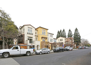2025-2065 San Luis Ave in Mountain View, CA - Foto de edificio - Building Photo