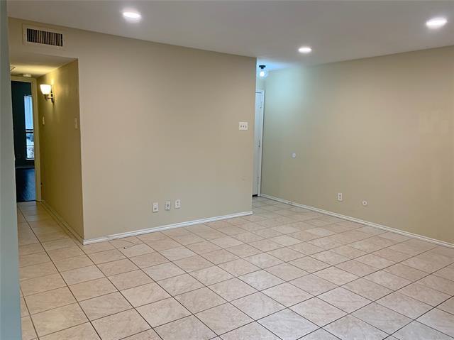 15151 Berry Trail in Dallas, TX - Foto de edificio - Building Photo