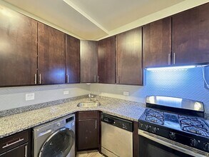 712 W Brompton Ave in Chicago, IL - Foto de edificio - Building Photo