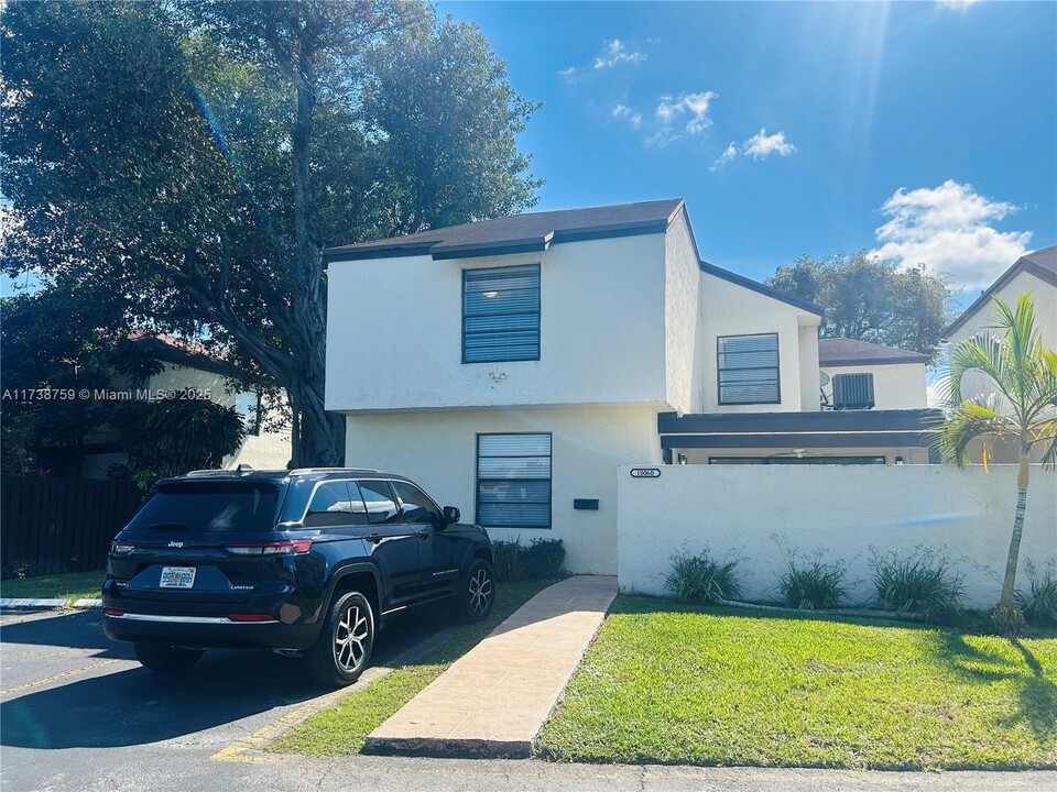 10060 NW 6th Ln in Miami, FL - Building Photo