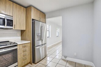1721 SW 40th Terrace, Unit B in Fort Lauderdale, FL - Building Photo - Building Photo