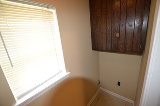 2150 N Sherwood Forest Dr in Baton Rouge, LA - Building Photo - Building Photo