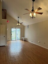 7 Regency Ln in Houston, TX - Building Photo - Building Photo