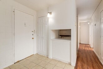 Hillsboro Place in Calgary, AB - Building Photo - Building Photo