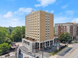 2285 Peachtree Rd NE in Atlanta, GA - Building Photo