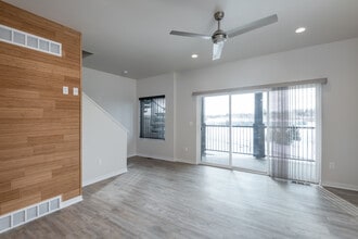 Kingsbury Village in Sheboygan, WI - Foto de edificio - Interior Photo