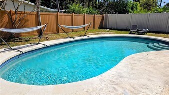 4360 NE 13th Ave in Oakland Park, FL - Building Photo
