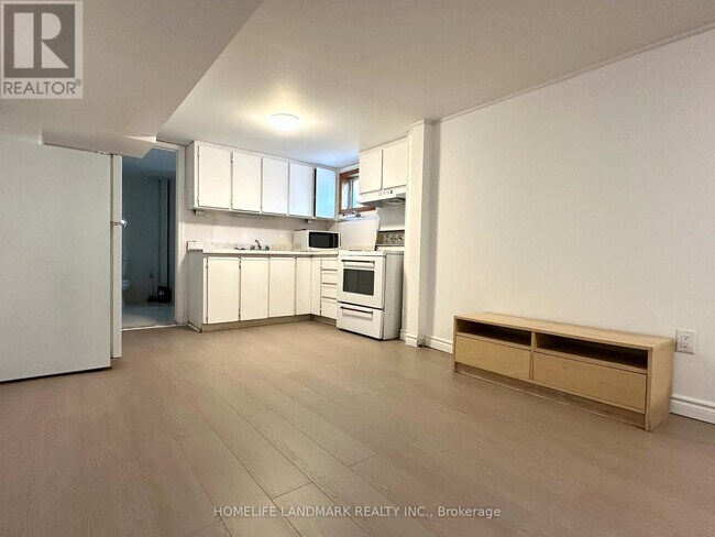 46 Verwood Ave in Toronto, ON - Building Photo - Building Photo