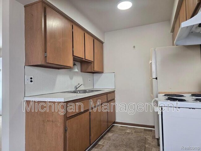 20231 Kelly Rd in Harper Woods, MI - Building Photo - Building Photo