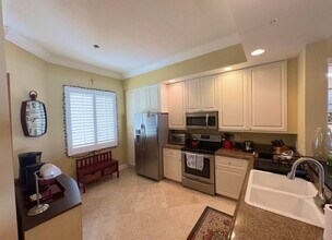 14 Harbour Isle Dr W in Fort Pierce, FL - Building Photo - Building Photo