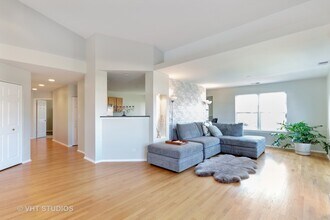 1227 Georgetown Way in Vernon Hills, IL - Building Photo - Building Photo