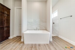 238 Peter Kleid Lp in Blanco, TX - Building Photo