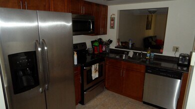 3884 NW 90th Ave in Sunrise, FL - Foto de edificio - Building Photo