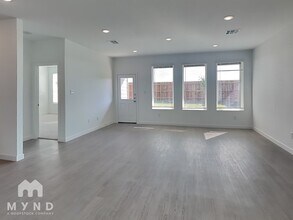 10632 Ysasmendi Rdg in San Antonio, TX - Foto de edificio - Building Photo