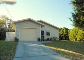 415 W Circlewood St in Inverness, FL - Building Photo