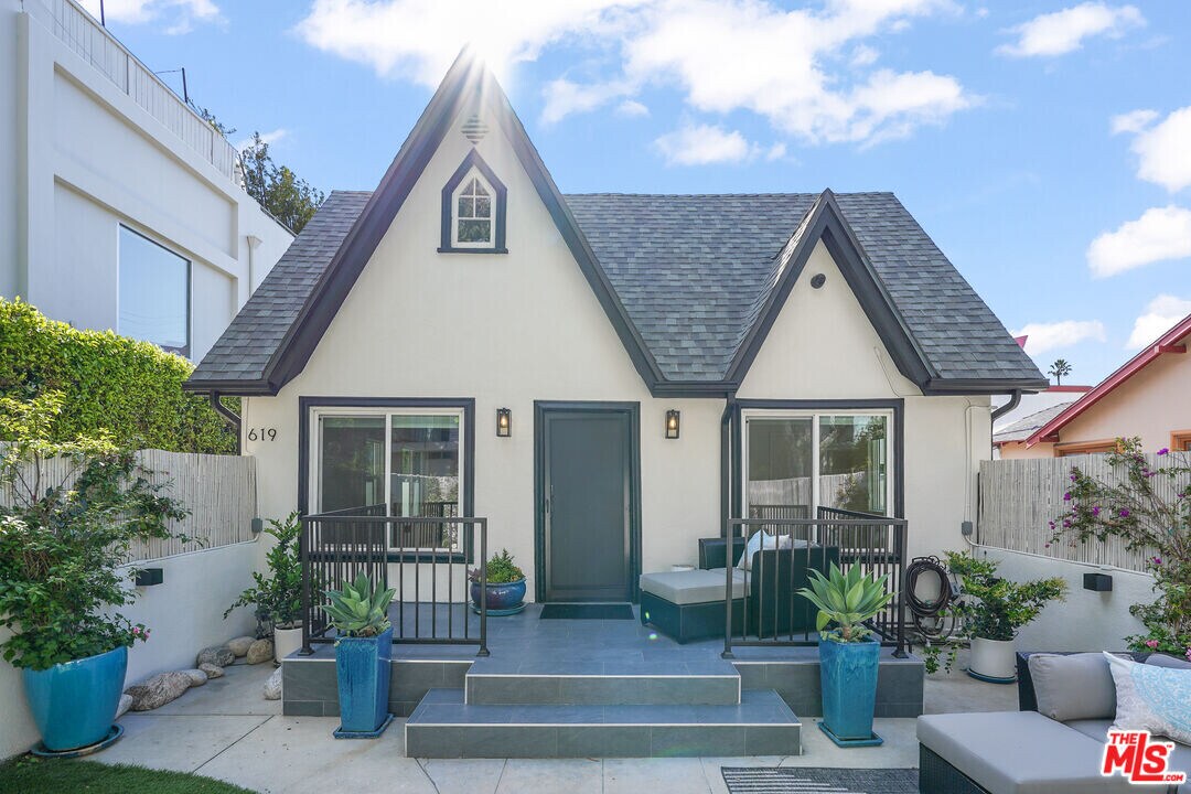 619 Westmount Dr in West Hollywood, CA - Building Photo