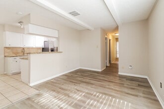 13483 Castilian Dr in Houston, TX - Building Photo - Building Photo