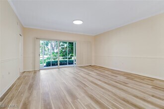 512 Sugar Pine Ln in Naples, FL - Foto de edificio - Building Photo