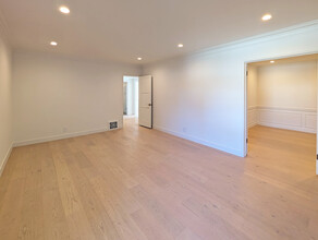 12144 W Sunset Blvd, Unit 12144 in Los Angeles, CA - Building Photo - Building Photo