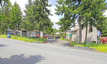 Lakeridge Apartments in Bellevue, WA - Building Photo - Building Photo