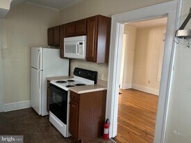 113 W Monmouth St in Winchester, VA - Building Photo